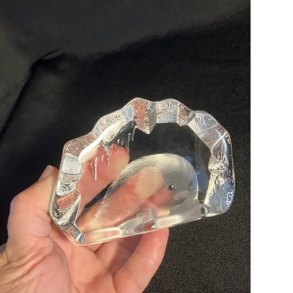 Mats Jonasson Sweden Baby Seal Lead Crystal Paperweight Scratches Back - Picture 10 of 11
